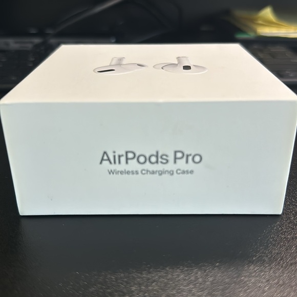 Apple AirPods Pro - Wireless Charging Case - Picture 7 of 7